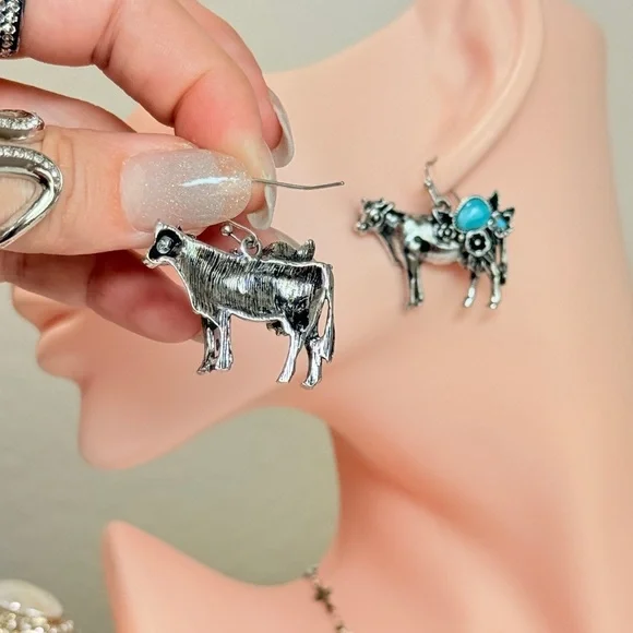 ⚜️ Western Silver Earrings with Turquoise Accents - Picture 5 of 7